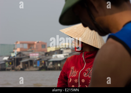 Il Delta del Mekong è un acquoso paesaggio di campi verdi e villaggi assonnato, i suoi abitanti cordiale e accogliente per i turisti. Foto Stock