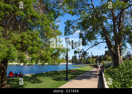 Echo Park con il downtown skyline della città in distanza, Los Angeles, California, Stati Uniti d'America