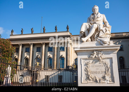 Memoriale di Alexander von Humboldt, Unter den Linden, Berlino, Germania Foto Stock