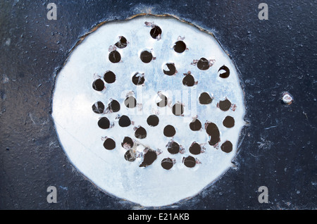 Texture di rusty metallo perforato sfondo Foto Stock