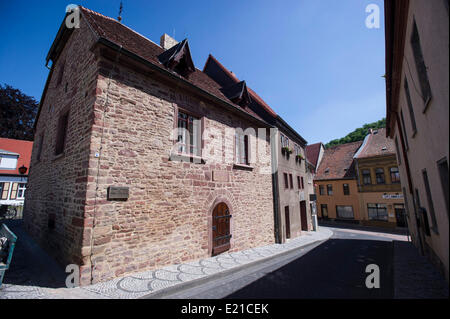 Mansfeld, Germania. 12 Giugno, 2014. L'ex casa di famiglia di Martin Lutero (1483-1546) è raffigurato durante una anteprima di stampa del Luther mostra 'Ich bin ein Mansfeldisch genere" (lit. Io sono un bambino di Mansfeld) in Mansfeld, Germania, 12 giugno 2014. Foto: Jens Schlueter/dpa/Alamy Live News Foto Stock