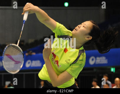 Tokyo, Giappone. Xiii Giugno, 2014. Li Xuerui della Cina colpisce un ritorno contro Caroina Marin della Spagna durante le donne singoli quarti di Overgrip Yonex Open Giappone 2014 a Tokyo in Giappone, 13 giugno 2014. Li ha vinto 2-0. © Stringer/Xinhua/Alamy Live News Foto Stock