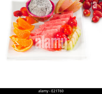 Piastra mista di fresco frutta a fette Foto Stock