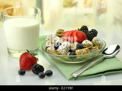 Una sana prima colazione,trinciato cereali frumento Foto Stock