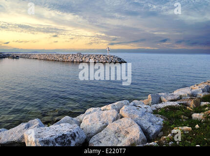 Tramonto sulla marina Foto Stock