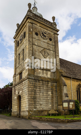 San Lorenzo è la Chiesa, Bourton-on-the-acqua, Cotswolds, nel Gloucestershire. Foto Stock