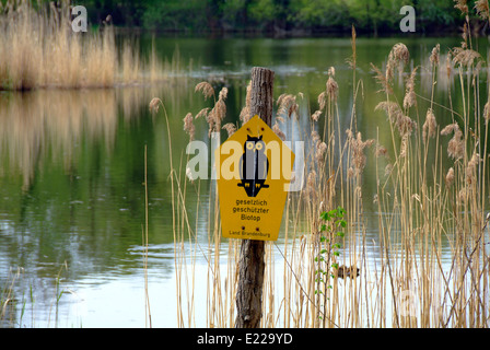 Protezione con segno Riserva naturale Brandenburg Germania Foto Stock