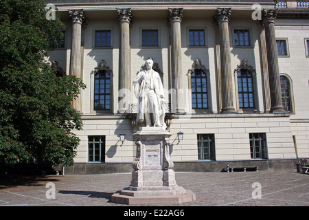 Statua Helmholz cortile di Humboldt University Foto Stock