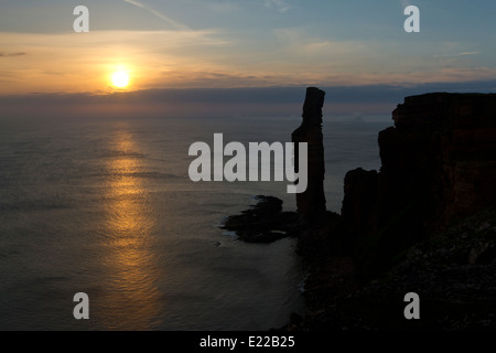 Il vecchio uomo di Hoy estate tramonto, Orkney Isles Foto Stock