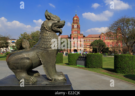 Mahabandoola statua in Piazza del Popolo,Yangon (Rangoon),Myanmar (Birmania),Asia Foto Stock