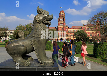 Mahabandoola statua in Piazza del Popolo,Yangon (Rangoon),Myanmar (Birmania),Asia Foto Stock