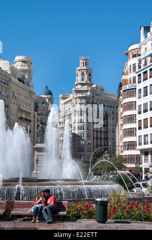 Valencia Spagna ( fontana ) city centre Plaza del Ayuntamiento square Foto Stock