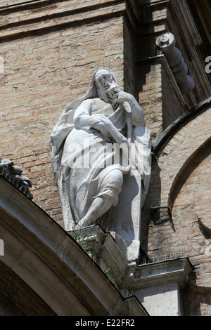 La statua della Santa, la Basilica di Santa Maria della Steccata, Parma, Italia Foto Stock