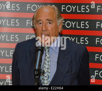 Londra, Regno Unito. 13 giugno 2014 Christopher Foyle proprietario, presidente Grand Opening Foyles Bookshop London UK Credit: Prixpics/Alamy Live News Foto Stock