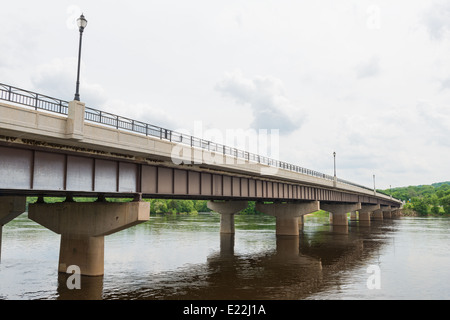 L'Agosto Derlith ponte sopra il fiume Wisconsin, Sauk City, Wisconsin Foto Stock