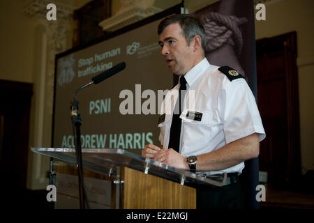 Belfast Regno Unito, 13 giugno 2014. Assistant CHIEF CONSTABLE HA ATTIRATO Harris ha detto la sensibilizzazione circa la tratta di esseri umani in Irlanda del Nord Credit: Bonzo Alamy/Live News Foto Stock