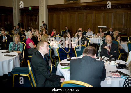 Belfast Regno Unito, 13 giugno 2014. Lord Mayor Nichola Padre Mallon ha alla sensibilizzazione sul traffico di esseri umani in Irlanda del Nord Credit: Bonzo Alamy/Live News Foto Stock