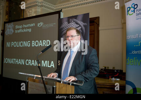 Belfast Regno Unito, 13 giugno 2014. Jonathan Craig MLA sensibilizzazione circa il traffico di esseri umani in Irlanda del Nord Credit: Bonzo Alamy/Live News Foto Stock