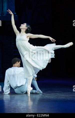 Tamara Rojo e Carlos Acosta esecuzione di Derek Dean's Romeo & Juliet presso la Royal Albert Hall di Londra Foto Stock