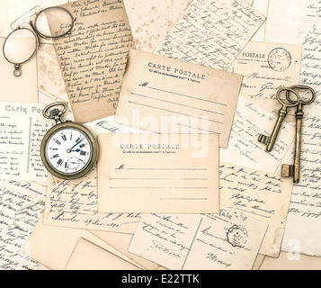 Antiche lettere e cartoline. ephemera. nostalgiche di vecchie carte sfondo Foto Stock