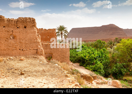 Vista di un originale Kasbah di Ziz Valley vicino a Er-Rachidia, Marocco, Africa del Nord. Foto Stock