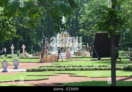 Nel giardino estivo shoot TV 'Caterina la Grande' 11 giugno 2014, San Pietroburgo, Russia. Foto Stock