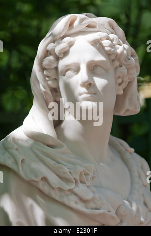 Allegoria della caducità della vita. La scultura giardino estivo. Busto ignoto scultore. L'Italia, l'inizio del XVIII secolo. Foto Stock