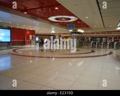 Al Fahidi di uscita dalla stazione del metro di Dubai network Foto Stock