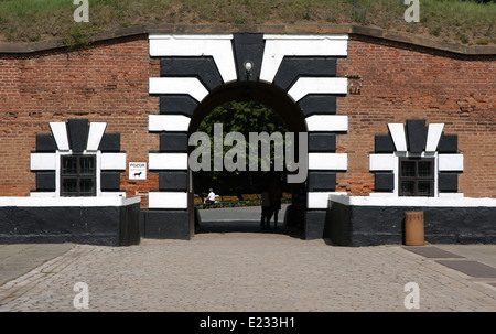 Gate barocca della piccola fortezza nella fortezza austro-ungarica in Theresienstadt Terezin Repubblica Ceca. Foto Stock