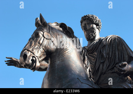 La statua dell'imperatore Marco Aurelio sul Campidoglio a Roma, Italia Foto Stock