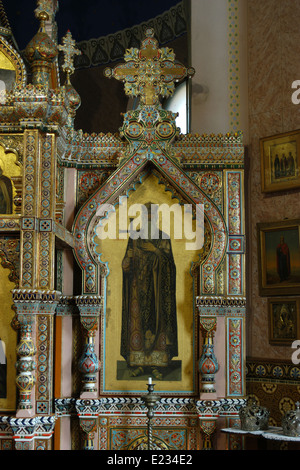 San Vladimiro il Grande. La maiolica iconostasi nella Chiesa Ortodossa di San Vladimiro in Marianske Lazne Repubblica Ceca. Foto Stock