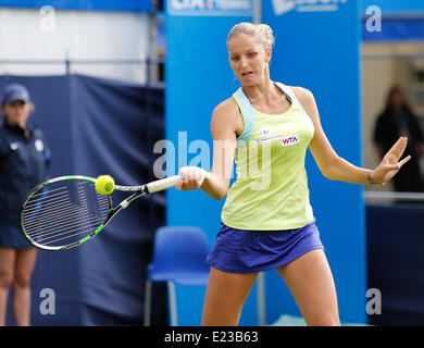 Eastbourne, Regno Unito. 14 Giugno, 2014. Aegon International Karolina Pliskova (CZE) sconfitte Teliana Pereira (BRA) nella loro partita di qualificazione da parte di un cliente 7-5, 6-7, 6-3 in Devonshire Park Credit: Azione Plus sport/Alamy Live News Foto Stock