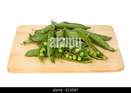 Insieme e dividere il segnale di PEA POD su una tavola di legno isolata contro bianco Foto Stock