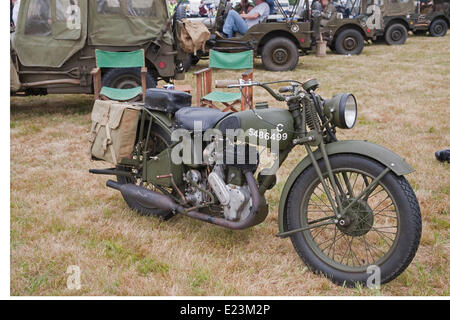 Biggin Hill, Regno Unito.14 Giugno, 2014. Un Norton moto militare C5486499 al Festival del volo in Biggin Hill Credito: Keith Larby/Alamy Live News Foto Stock