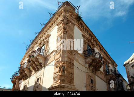 Il Barocco Siciliano Palazzo Beneventano a Scicli Foto Stock