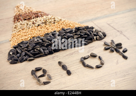 I chicchi di cereali e sementi : segale, grano, orzo, avena, girasole, lino Foto Stock