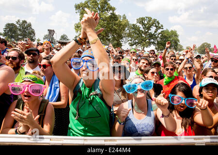 Manchester, Tennessee, Stati Uniti d'America. Il 15 giugno, 2014. Appassionati di godere delle città capitali performance al 2014 Bonnaroo Music e Arts Festival di Manchester, Tennessee Credito: Daniel DeSlover/ZUMAPRESS.com/Alamy Live News Foto Stock