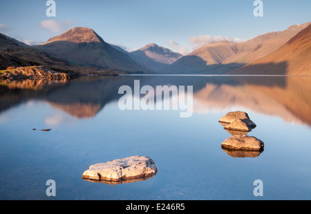 Splendida e tranquilla serata a molla a 'Gran Bretagna la migliore vista' Wast Water nel Lake District inglese Foto Stock