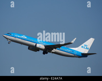 Il Boeing 737-800 PH-BXE KLM decolla dall'aeroporto di Schiphol (AMS - EHAM) nei Paesi Bassi il 17 maggio 2014. Questo aereo fa parte della flotta di KLM, che offre voli nazionali e internazionali. Foto Stock