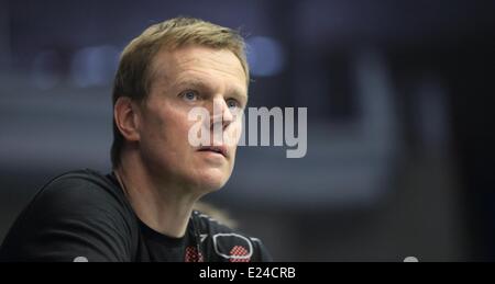 Magdeburg, Germania. Decimo Giugno, 2014. Nazionale tedesco di pallamano coach Martin Heuberger partecipa a una sessione di formazione a Getec-Arena a Magdeburgo, Germania, 10 giugno 2014. Foto: Jens Wolf/dpa/Alamy Live News Foto Stock