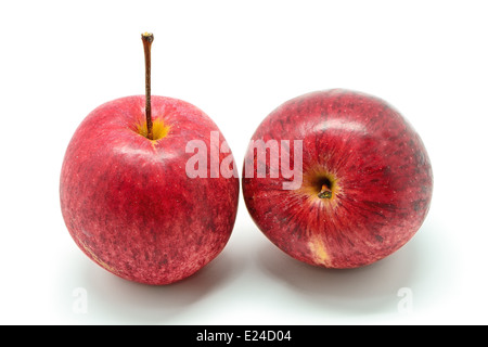 Red apple, isolato su uno sfondo bianco Foto Stock