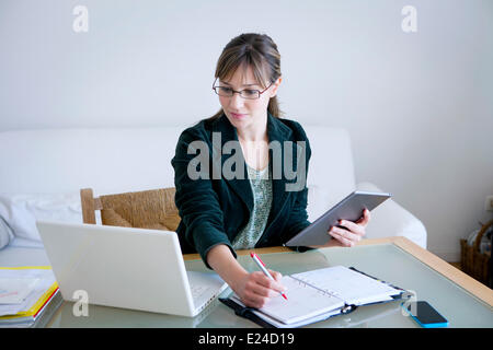 La donna il telelavoro Foto Stock