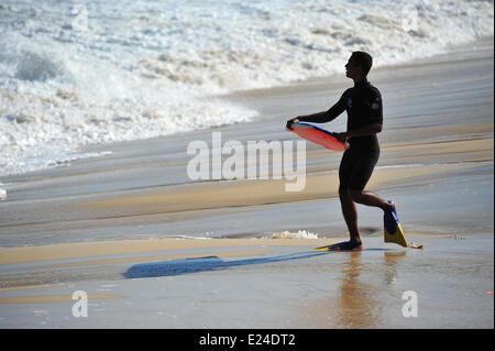 Scheda del corpo su una spiaggia di Rio. Foto Stock