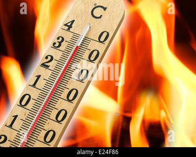 Termometro a mercurio, isolato su sfondo bianco. Termometro che mostra la  temperatura di un uomo sano. 36.5 gradi Celsius Foto stock - Alamy