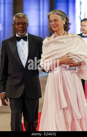 Kofi Annan e moglie Nane Lagergren a una cena di Gala in anticipo di abdicazione della Regina Beatrice dei Paesi Bassi. Amsterdam, Paesi Bassi - 29.04.2013 Dove: Amsterdam, Paesi Bassi Quando: 29 Apr 2013 Foto Stock