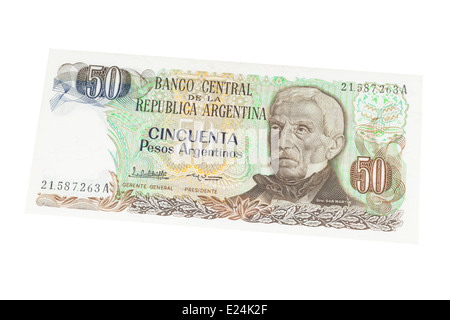 Cinquanta argentine pesos banconota su sfondo bianco Foto Stock
