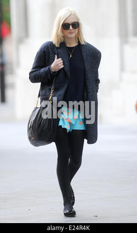 Fearne Cotton arrivando alla BBC Radio 1. Londra, Inghilterra - 13.01.2014 Dove: Londra, Regno Unito quando: 13 Gen 2014 EN Foto Stock