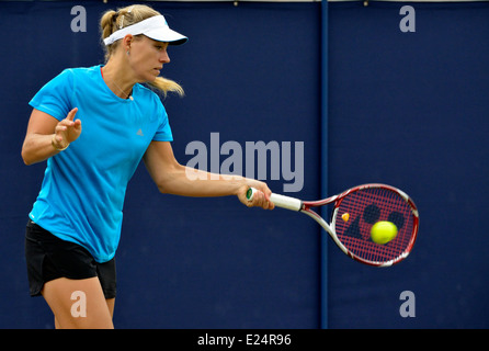 Angelique Kerber (Germania) sulla prassi giurisdizionale a Eastbourne, 2014 Foto Stock