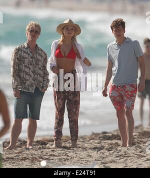 Inglese attrice Emma Rigby catturare le scene per il nuovo film 'plastici' sulla spiaggia di Miami Beach offre: Emma Rigby dove: Miami, Florida, Stati Uniti quando: 16 Gen 2013 Foto Stock