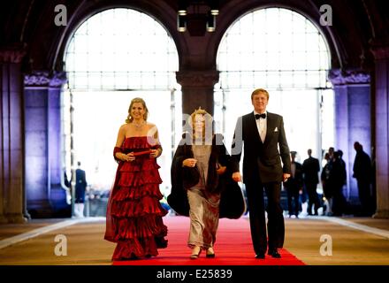 La regina Beatrice dei Paesi Bassi ospita una cena di Gala in anticipo della sua abdicazione dotate: la principessa Maxima,Principe Willem Alexander,Regina Beatrice dove: Amsterdam, Paesi Bassi Quando: 29 Apr 2013 Foto Stock